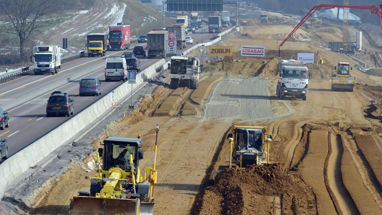 Der sechsstreifige Ausbau der A8 bei Ulm soll bis 2032 umgesetzt werden. (Archivbild) (Foto: Stefan Puchner/dpa)
