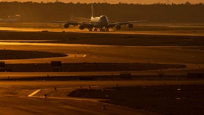 Neues rund ums Reisen: Vom Frankfurter Flughafen aus startet ab Mai ein weiterer Condor-Flug Richtung Kanada, nonstop bis Edmonton. (Foto: Boris Roessler/dpa/dpa-tmn)