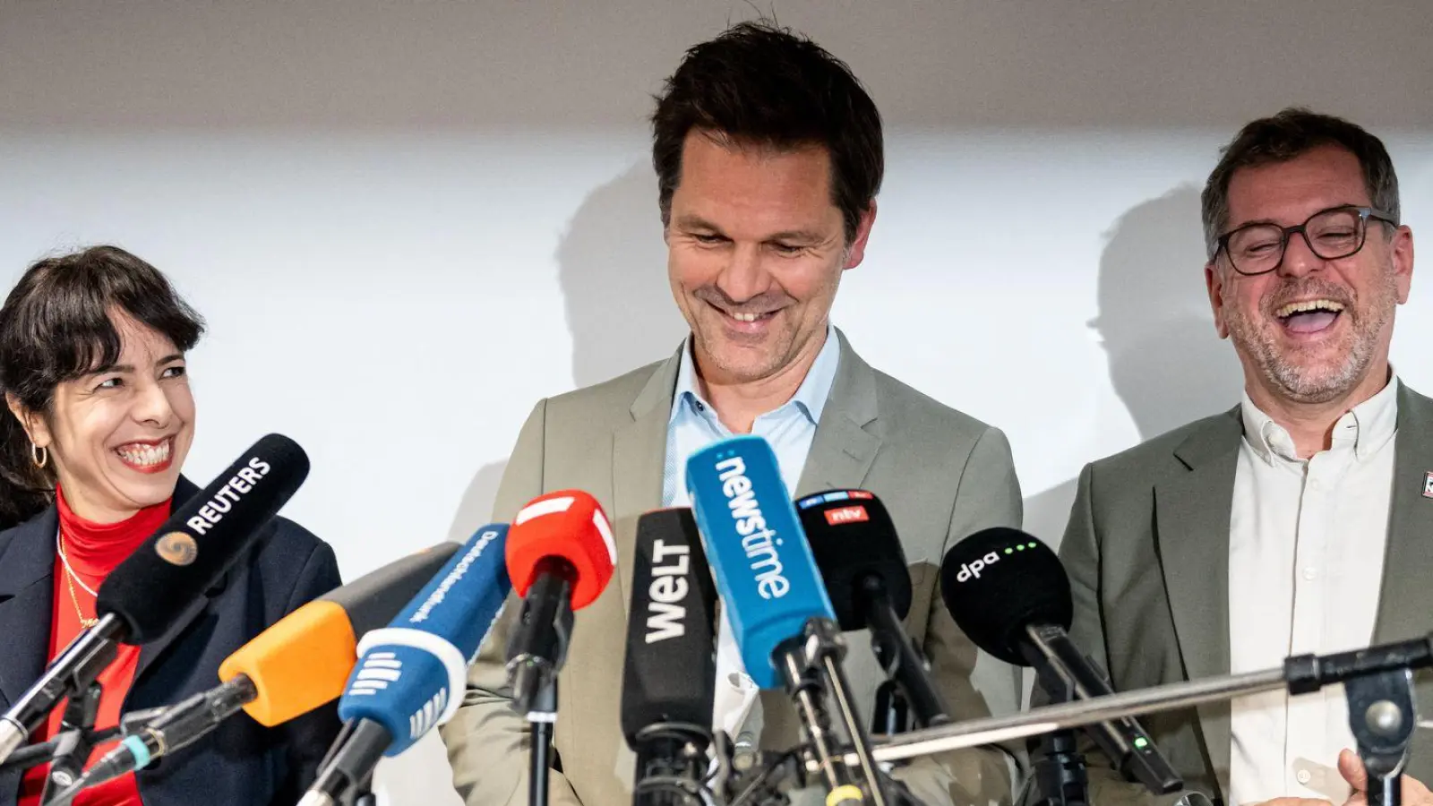 Linke, Grüne und SPD haben ihre Sondierungsgespräche beendet - nun sollen Koalitionsverhandlungen zur Regierungsbildung beginnen.  (Foto: Fabian Sommer/dpa)