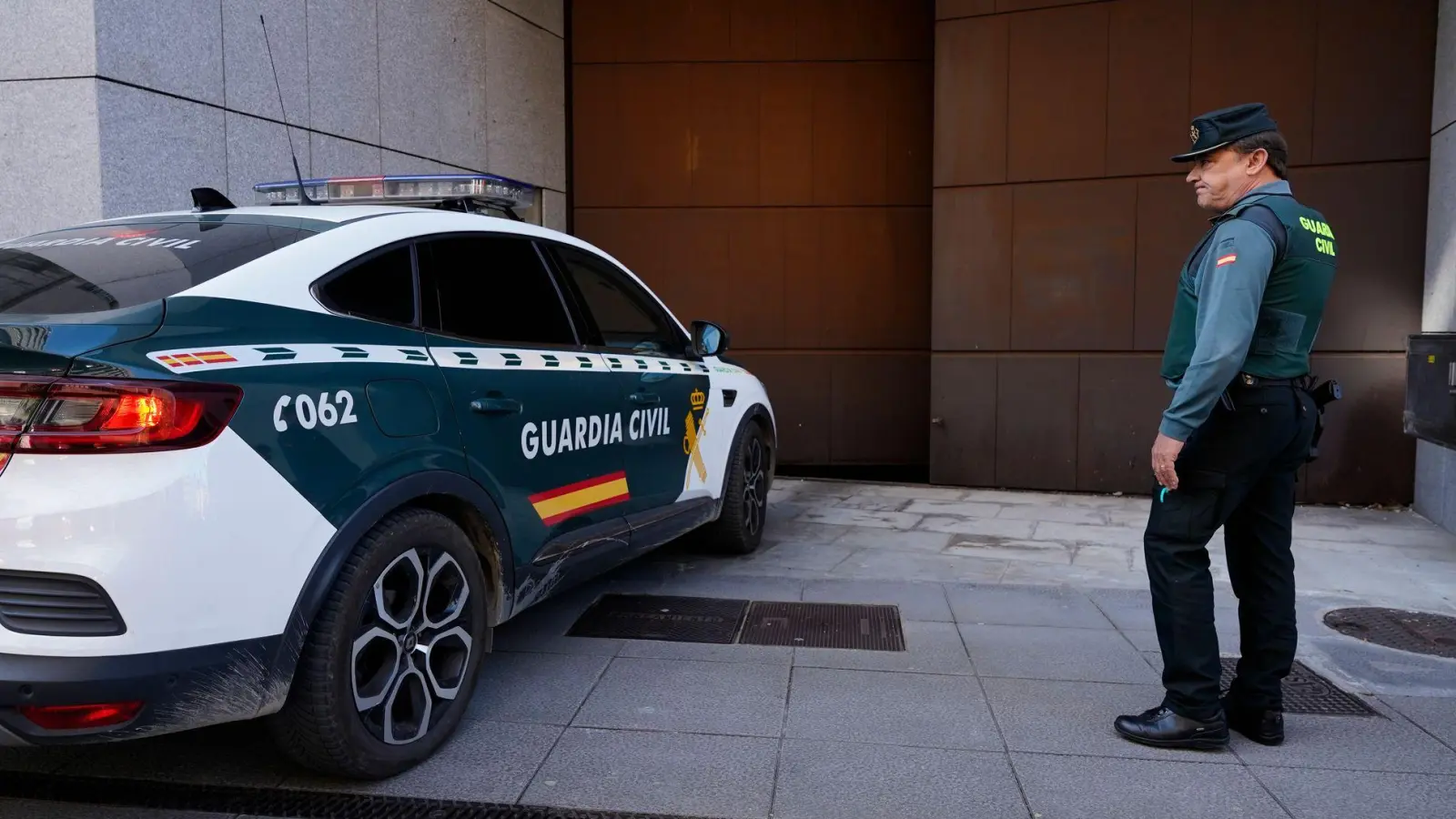 Die Staatsanwaltschaft in Spanien hat Haftstrafen von je 25 Jahren und vier Monaten für deutsche Eltern beantragt, die ihre drei Kinder fast vier Jahre in ihrem Haus in der nordspanischen Stadt Oviedo eingesperrt hatten. (Archivfoto) (Foto: Juan Vega/EUROPA PRESS/dpa)