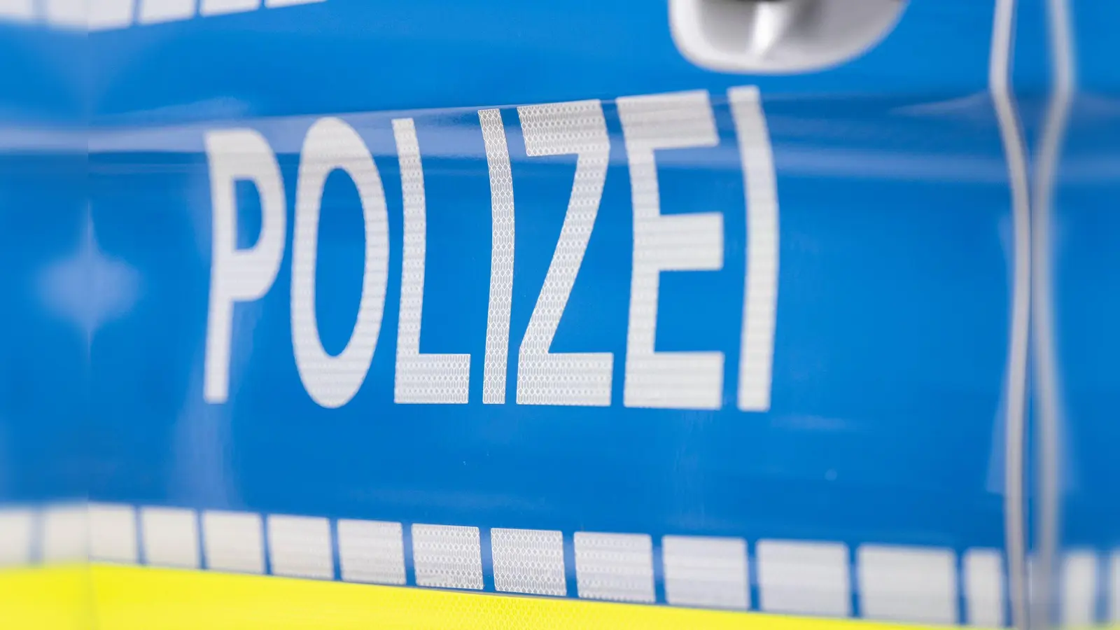Ein 77-Jähriger ist bei einem mutmaßlichen Badeunfall in der Donau bei Sinzing im Landkreis Regensburg ums Leben gekommen. (Symbolbild) (Foto: Boris Roessler/dpa)