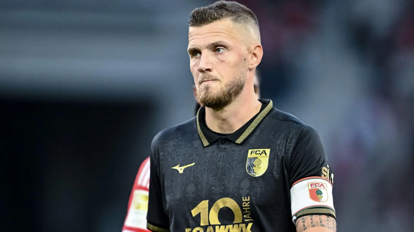 Das Comeback von Jeffrey Gouweleeuw beim FCA rückt näher. (Archivbild) (Foto: Harry Langer/dpa)