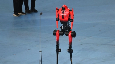 Roboter „Blitz“ hat den 100-Meter-Rekord von Usain Bolt unterboten.  (Foto: Johannes Neudecker/dpa)