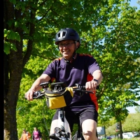 Harald Trabert in seinem Element, im Sattel seines E-Bikes. (Foto: Simone Kolb)