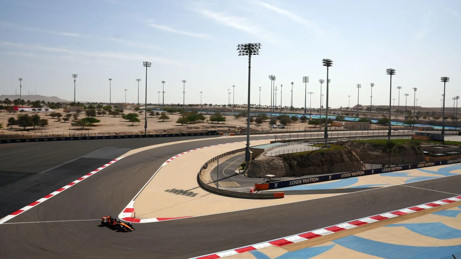 Auf dem Bahrain International Circuit wird 2026 nicht gefahren. (Archivbild) (Foto: Bradley Collyer/PA Wire/dpa)
