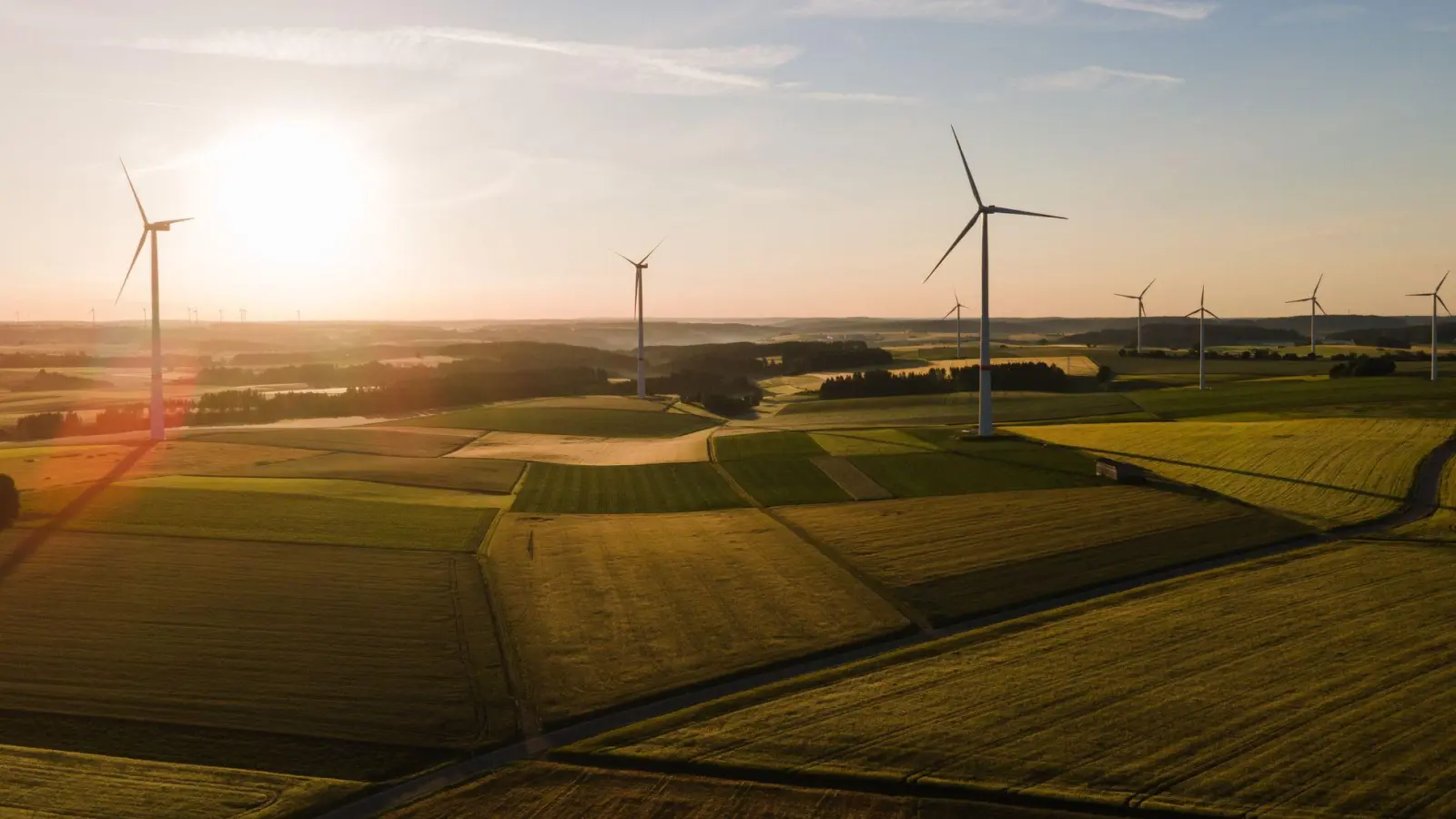 Kommt der Strom aus der eigenen Steckdose wirklich aus erneuerbaren Energien? Das lässt sich selbst für Kunden eines Ökostromtarifs nicht sicher sagen. (Foto: Tom Weller/dpa/dpa-tmn)