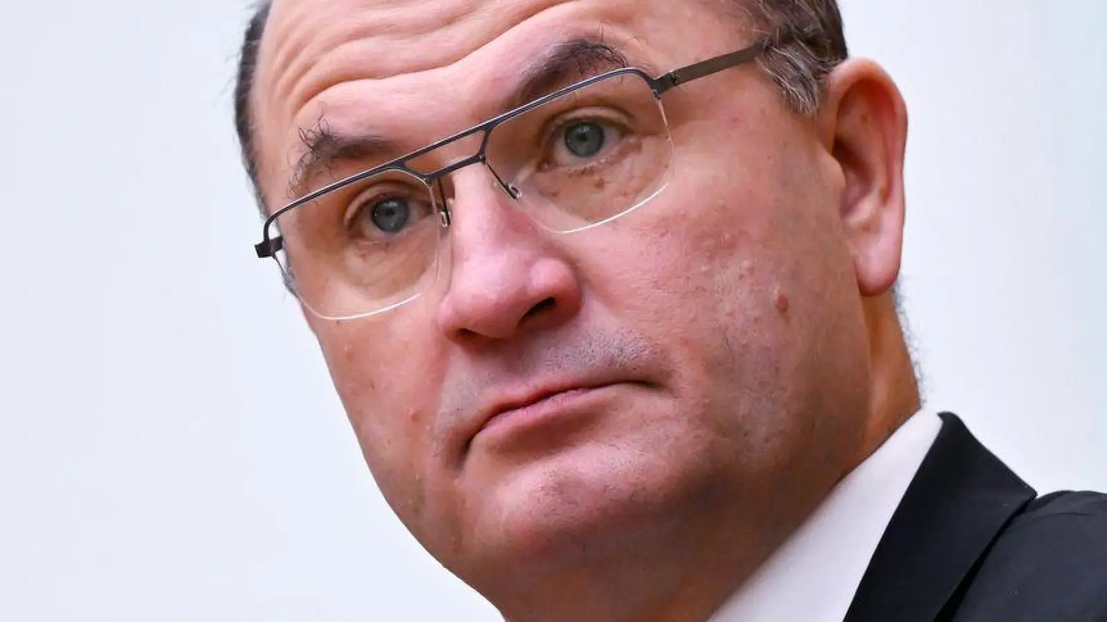 Bayerns Finanzminister Füracker kommentiert den Tarifabschluss der Länder. (Archivbild) (Foto: Sven Hoppe/dpa)