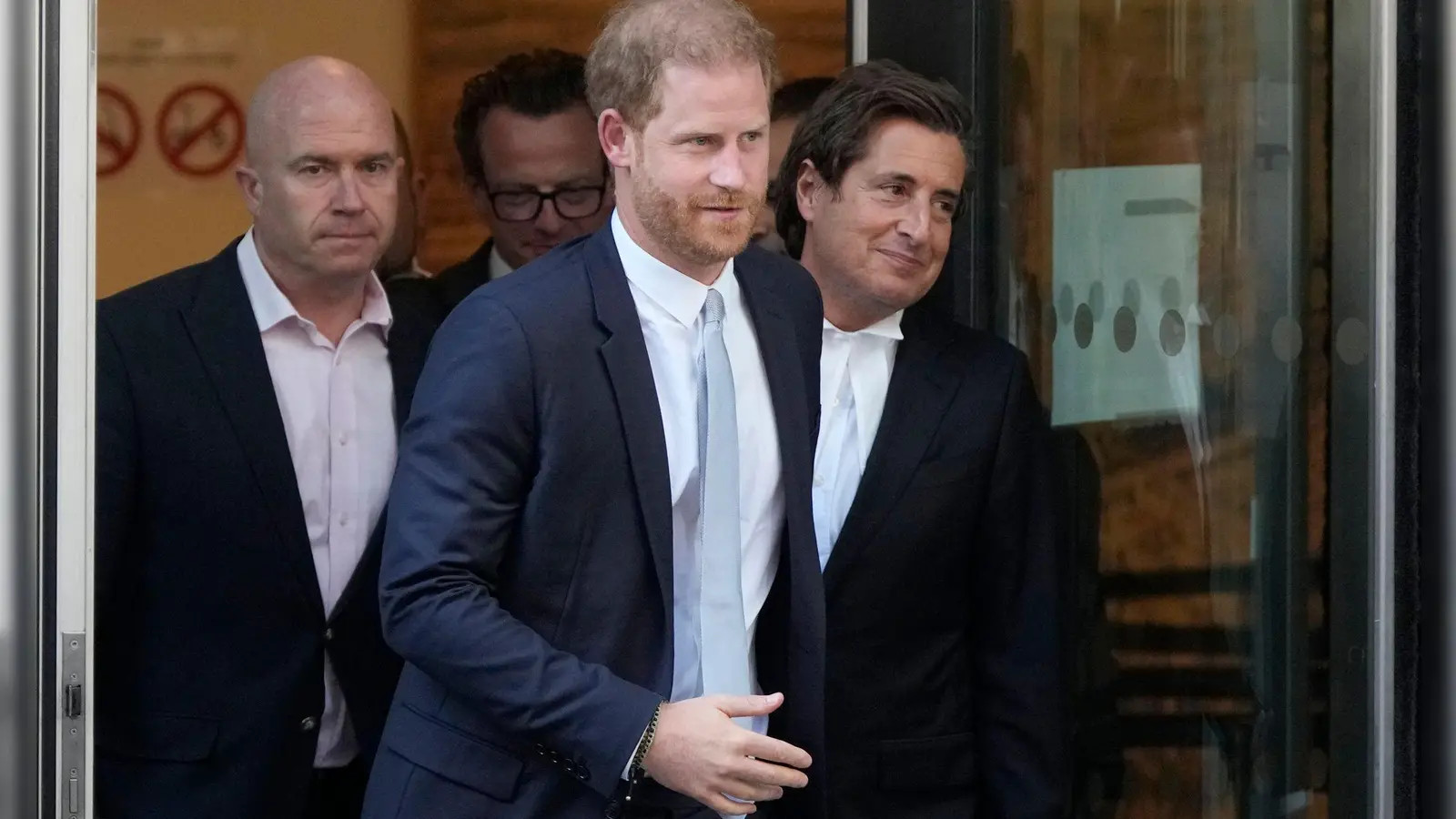 Prinz Harry sagte bereits bei seiner Klage gegen den Verlag des „Daily Mirror“ als Zeuge vor Gericht aus. (Archivbild)  (Foto: Frank Augstein/AP/dpa)
