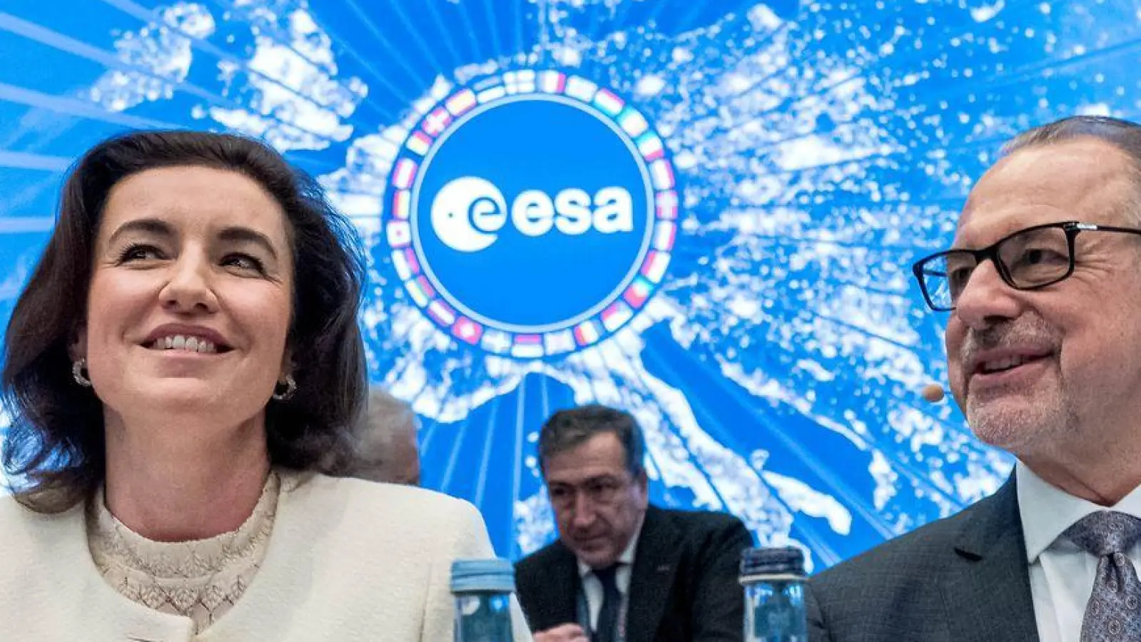 Schon seit Längerem steht fest, dass es für Europa drei Plätze Richtung Mond geben soll. (Archivbild) (Foto: Sina Schuldt/dpa)