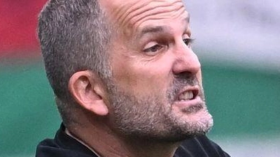 Wird gegen den FC Bayern taktisch ziemlich gefordert sein: Augsburg-Coach Baum. (Archivbild) (Foto: David Inderlied/dpa)