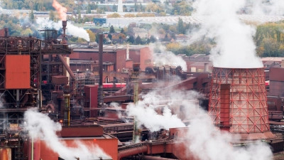 Starker Rückgang der Rohstahlproduktion 2025: Die Stahlindustrie spricht vom vierten Krisenjahr in Folge. (Symbolbild) (Foto: Julian Stratenschulte/dpa)