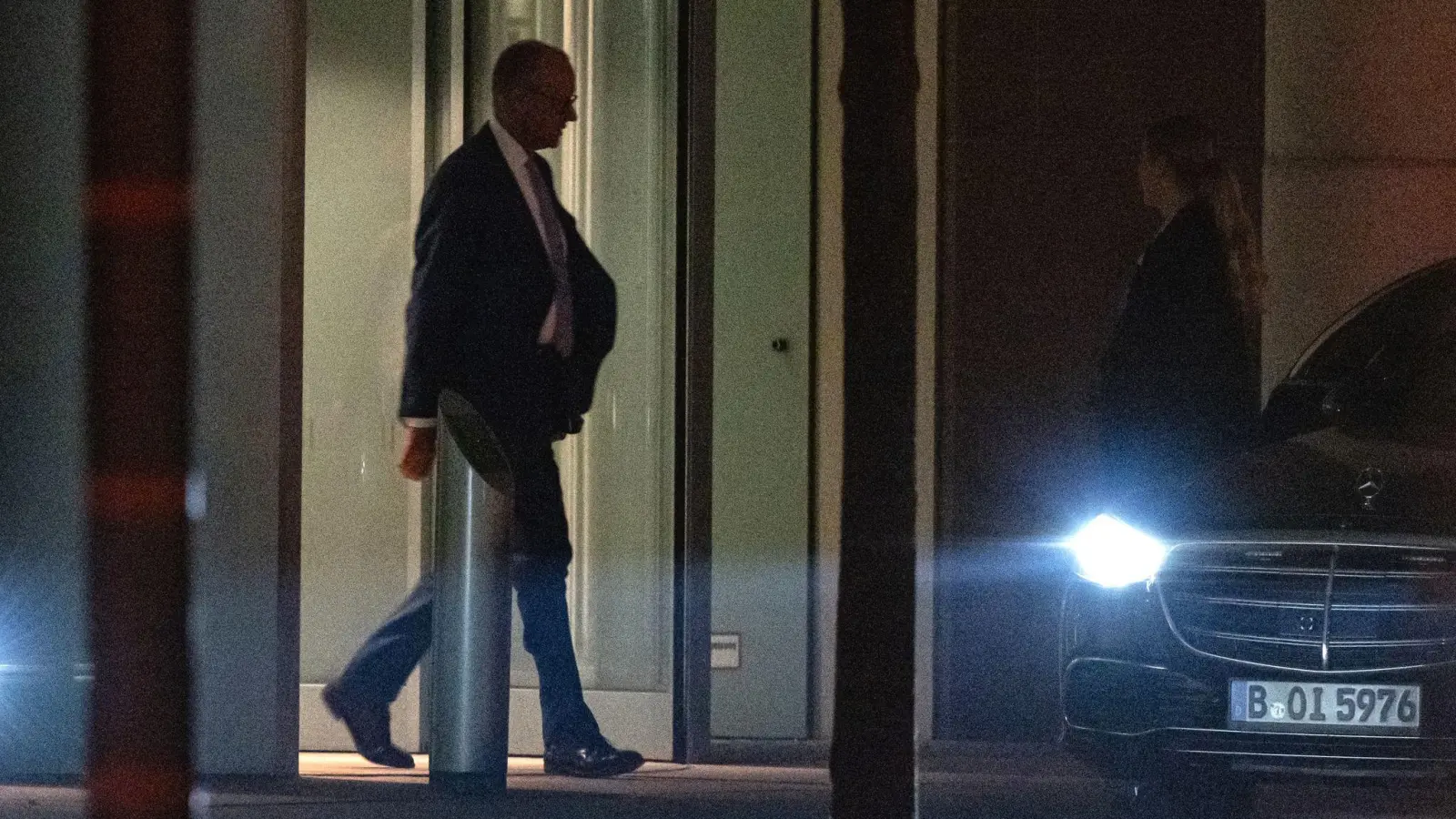 Der Kanzler hatte vor der Sitzung ein neues Reformbekenntnis gefordert. (Foto: Fabian Sommer/dpa)