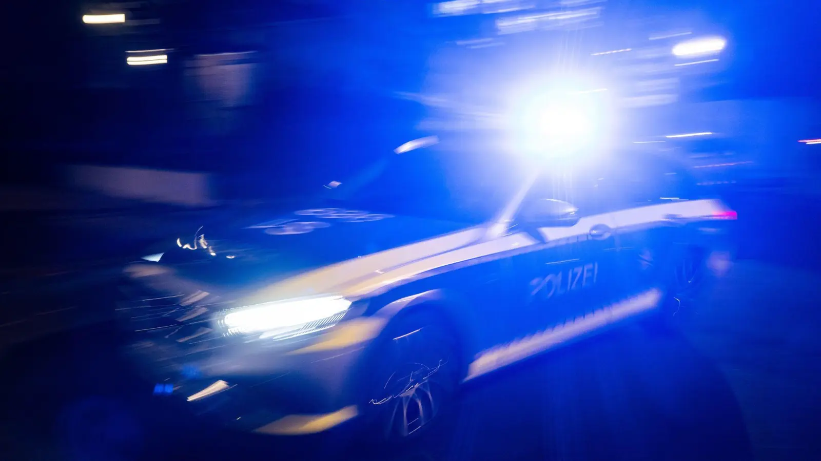 Nachdem der Jugendliche auch noch falsch getankt hatte, konnte die Polizei ihn im Stadtgebiet feststellen. (Symbolbild) (Foto: Marijan Murat/dpa)