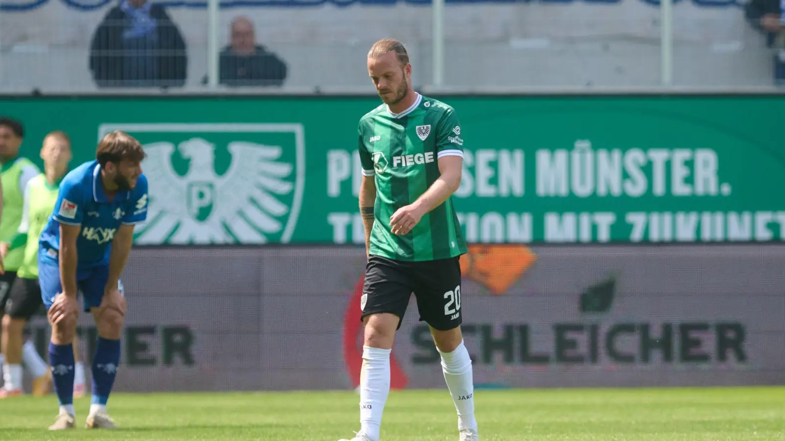 Kapitän Jorrit Hendrix steigt mit Preußen Münster ab. (Foto: Bernd Thissen/dpa)