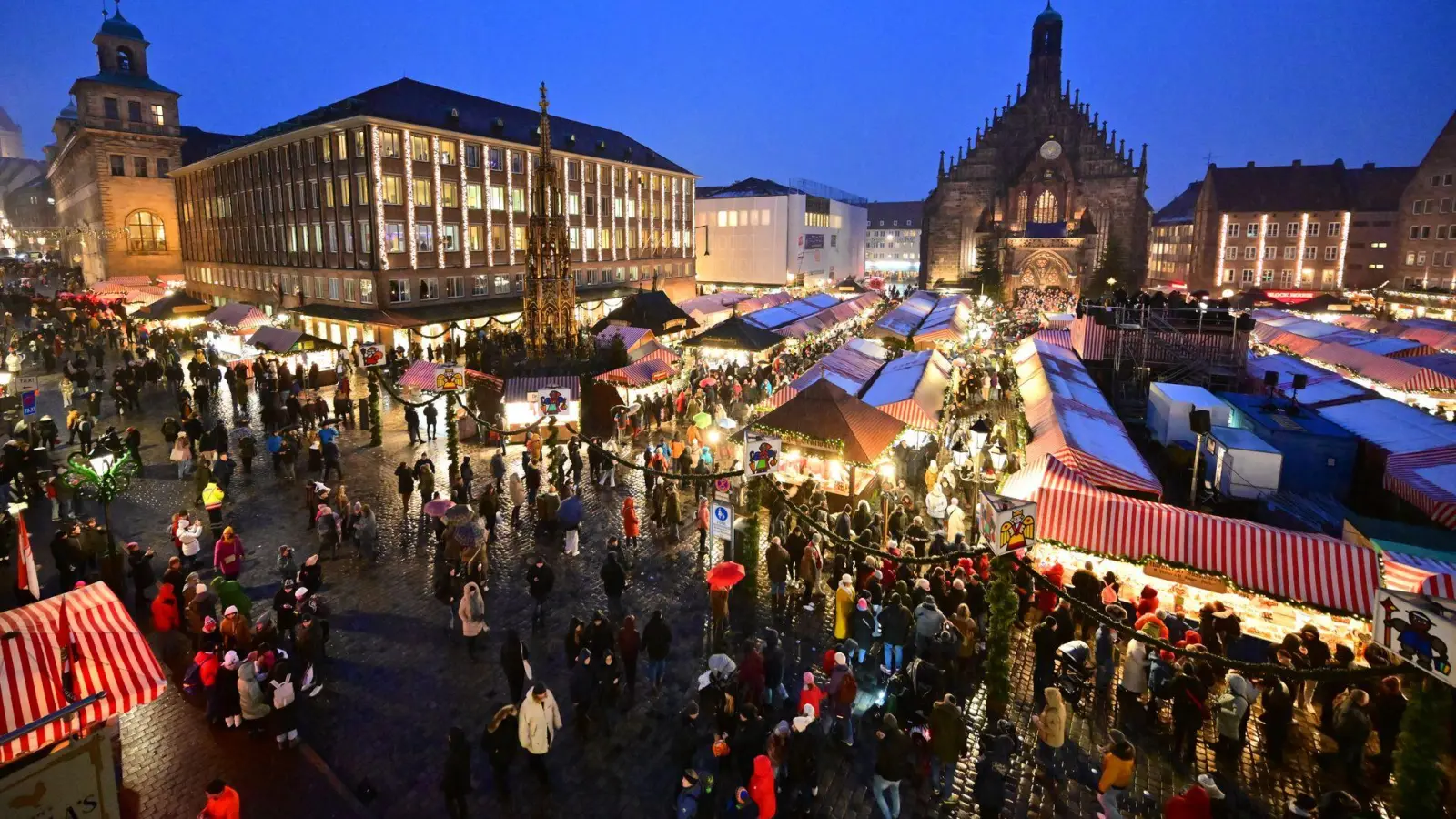 Eingangskontrollen wird es auf den Weihnachtsmärkten in Bayern nicht geben. (Foto: Matthias Merz/dpa)