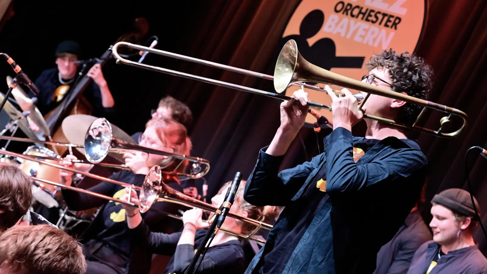 Begeisterte auf ganzer Linie: das Landes-Jugendjazzorchester Bayern in den Kammerspielen. (Foto: Jim Albright)