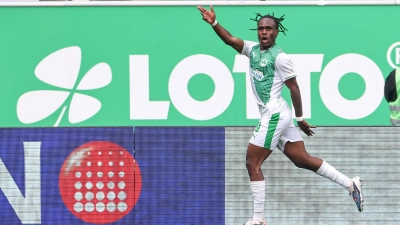 Fürths Noel Futkeu jubelt nach einer Gala-Vorstellung gegen Darmstadt. (Foto: Daniel Löb/dpa)