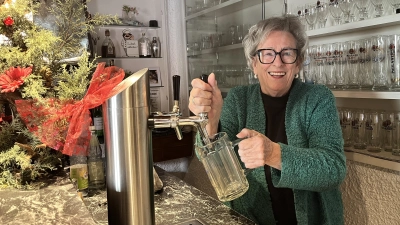 Seit 1968 führt Sofie Weidener die Gaststätte „Zum Grünen Baum”. Sie braucht ihre Stammgäste, wie sie betont.  (Foto: Roman Mollwitz)