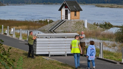 In Ratzdorf ist heute mit Hochwasser-Alarmstufe 4 zu rechnen.  (Foto: Patrick Pleul/dpa)