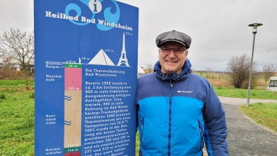 Geschäftsführer Oliver Fink macht es Spaß, Interessierten die technischen Abläufe in der Franken-Therme zu erklären. (Foto: Nina Daebel)