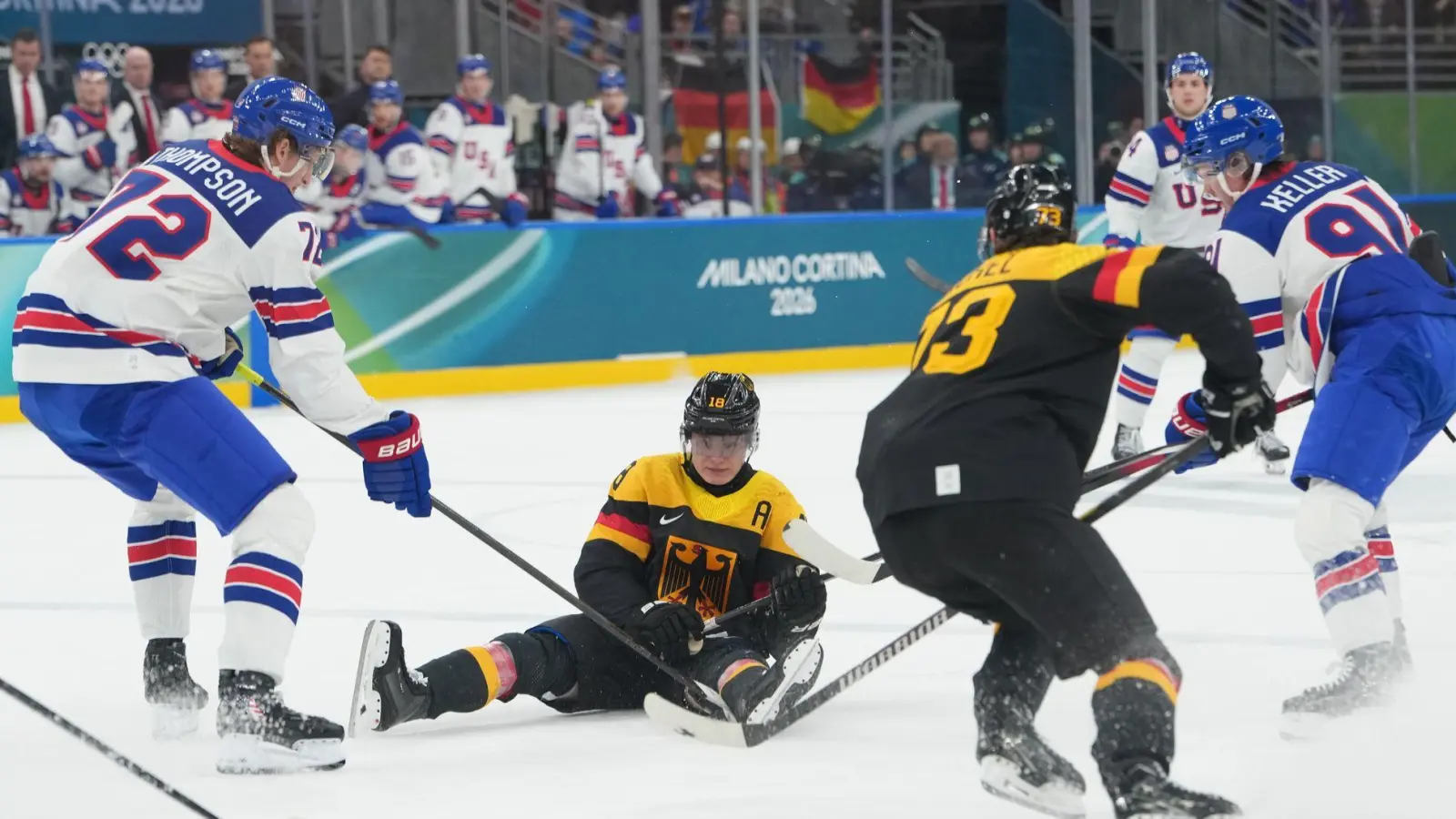 Keine Chance gegen die USA: Das vermeintlich beste deutsche Eishockey-Team jemals funktioniert noch nicht. (Foto: Carolyn Kaster/AP/dpa)
