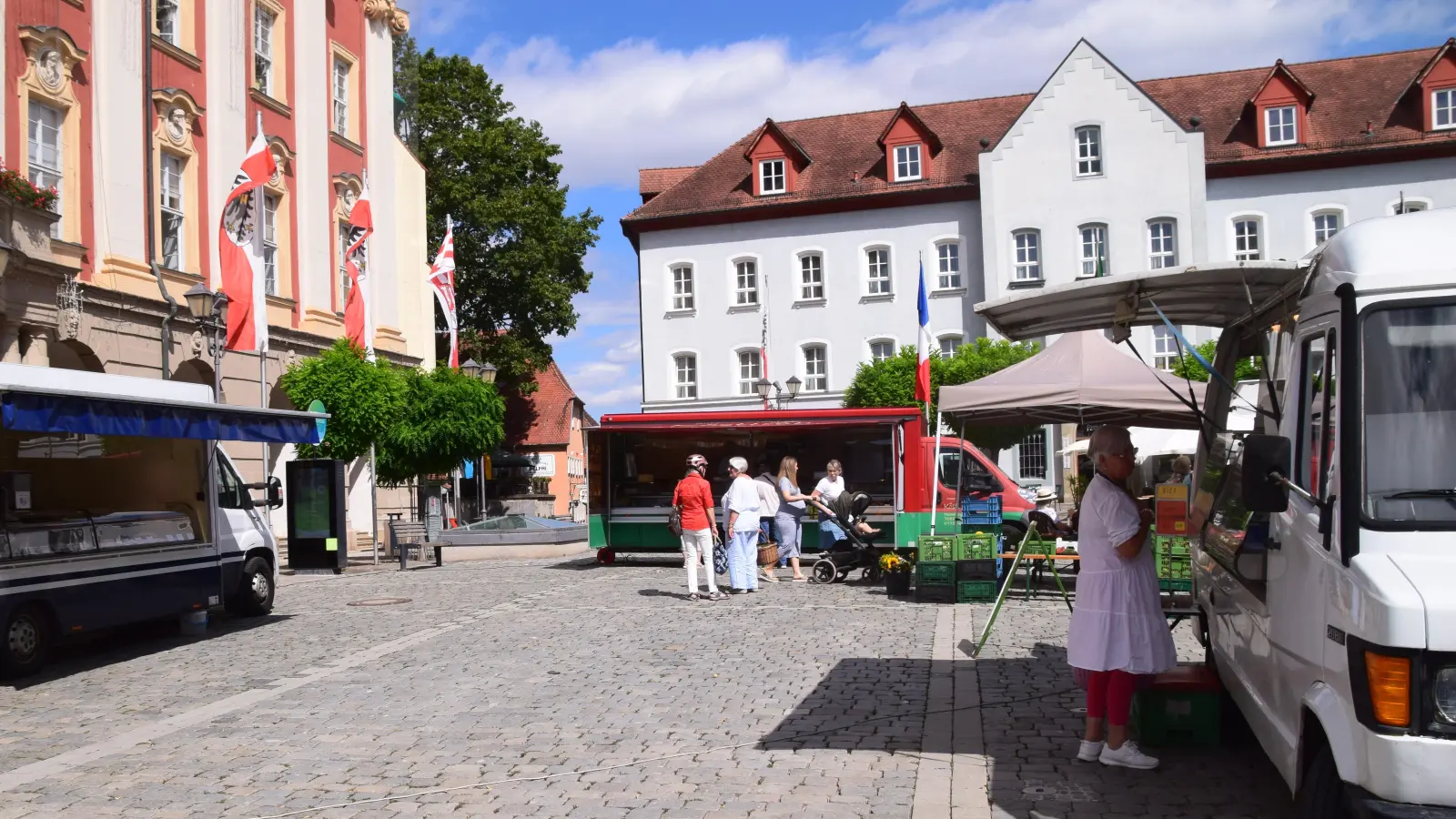 Nach 12 Uhr leert sich der Wochenmarkt. (Foto: Gerhard Krämer)