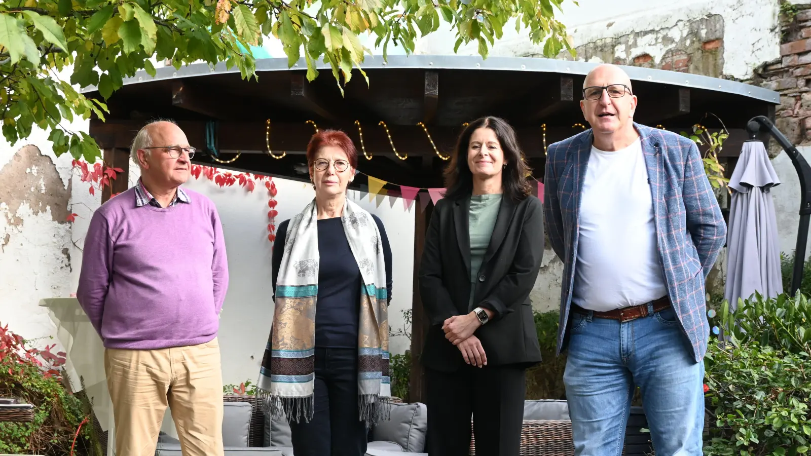 Ein Teil des Vorstandes von Domiziel bei der Vorstellung der Räumlichkeiten (von links): Dr. Andreas Meyer, Karin Meyer-Weber, Charlotte Meindorfner und Norbert Häßlein. (Foto: Luca Paul)