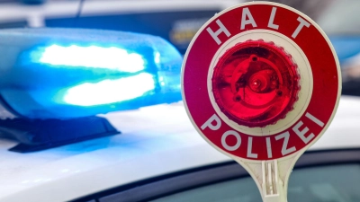 Fahndungserfolg auf der Autobahn: Die Polizisten wurden in einem Auto fündig. (Symbolbild) (Foto: Jan Woitas/dpa)