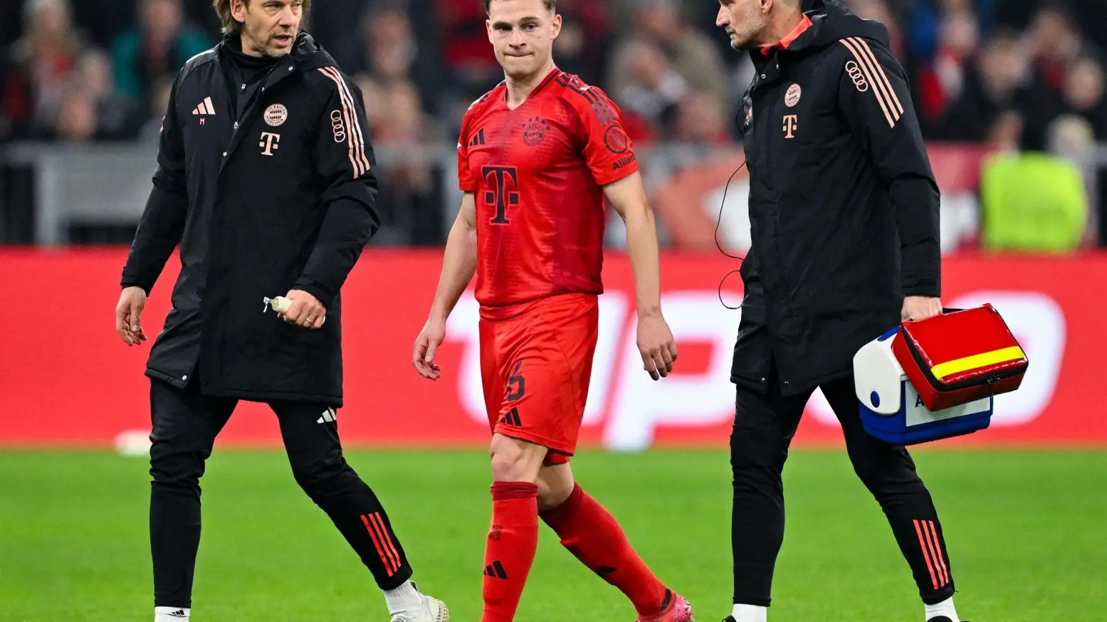 Verletzt raus: DFB-Kapitän Joshua Kimmich verletzt sich beim Bayern-Sieg. (Foto: Sven Hoppe/dpa)