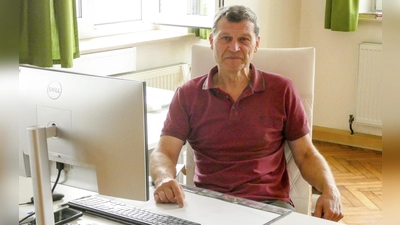 Schreibtischarbeit gehört zwar dazu. Heinz Dürr versucht aber auch, möglichst viel in der Gemeinde unterwegs zu sein. (Foto: Karl-Heinz Gisbertz)