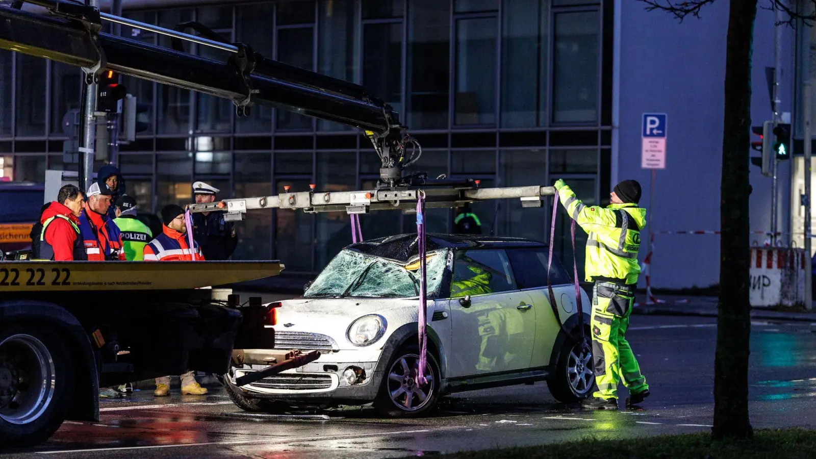 Mindestens 36 Menschen wurden verletzt. (Foto: Matthias Balk/dpa)