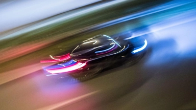 Viel zu schnell war ein 25-Jähriger auf der B25 in der Nähe von Wilburgstetten unterwegs. (Symbolbild: Frank Rumpenhorst/dpa)