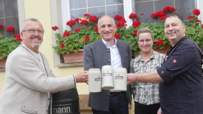Oberscheinfelds Bürgermeister Peter Sendner wird den Bieranstich vornehmen. (Foto: Martina Hinkelmann)
