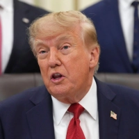 US-Präsident Donald Trump schließt aus, dass die USA für ein gedrosseltes Tempo bei der KI-Entwicklung sorgen. (Archivbild) (Foto: Jacquelyn Martin/AP/dpa)