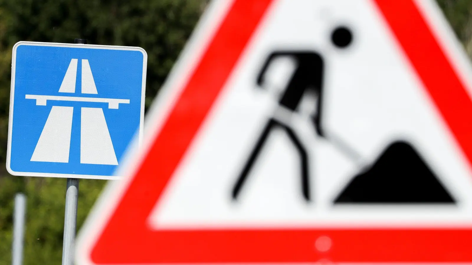 Die A6 muss bei Herrieden wegen Bauarbeiten gesperrt werden.  (Symbolbild: Jan Woitas/dpa)