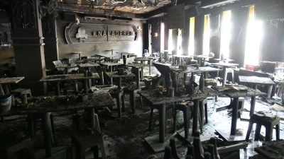 Das Lokal wurde bei dem Brand völlig zerstört. (Foto: Uncredited/Bangkok Metropolitan Administration via AP/dpa)