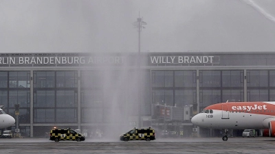 Am 31. Oktober 2020 landeten die ersten Flugzeuge am Hauptstadtflughafen BER. (Archivbild) (Foto: Michael Kappeler/dpa)