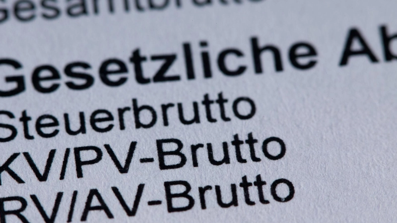 Expertinnen und Experten haben geschätzt, wie viel Geld die Krankenversicherung von den Beitragszahlenden braucht. (Symbolfoto) (Foto: Jens Büttner/dpa)