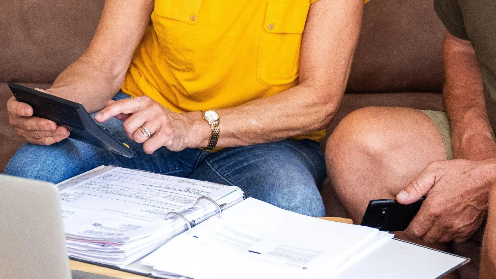 Unterstützung für die Enkel? Greifen Großeltern Monat für Monat finanziell unter die Arme, kann ihnen das unter Umständen Steuern sparen. (Foto: Benjamin Nolte/dpa-tmn)