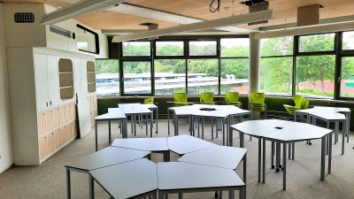 Bereit für die Schülerinnen und Schüler: Nur noch kleine Restarbeiten sind im Innenbereich der Schule in der Bleiche nötig. (Foto: Stefan Wagner)