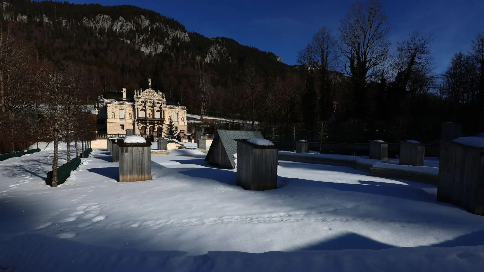 Ein Baudenkmal und Besuchermagnet: Schloss Linderhof in Oberbayern (Archivbild). (Foto: Karl-Josef Hildenbrand/dpa)