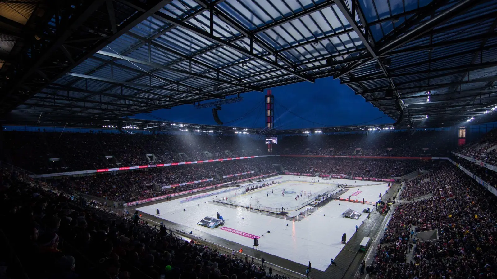 Das DEL-Freiluftspiel sollte an Neujahr in Köln stattfinden. (Foto: Rolf Vennenbernd/dpa)