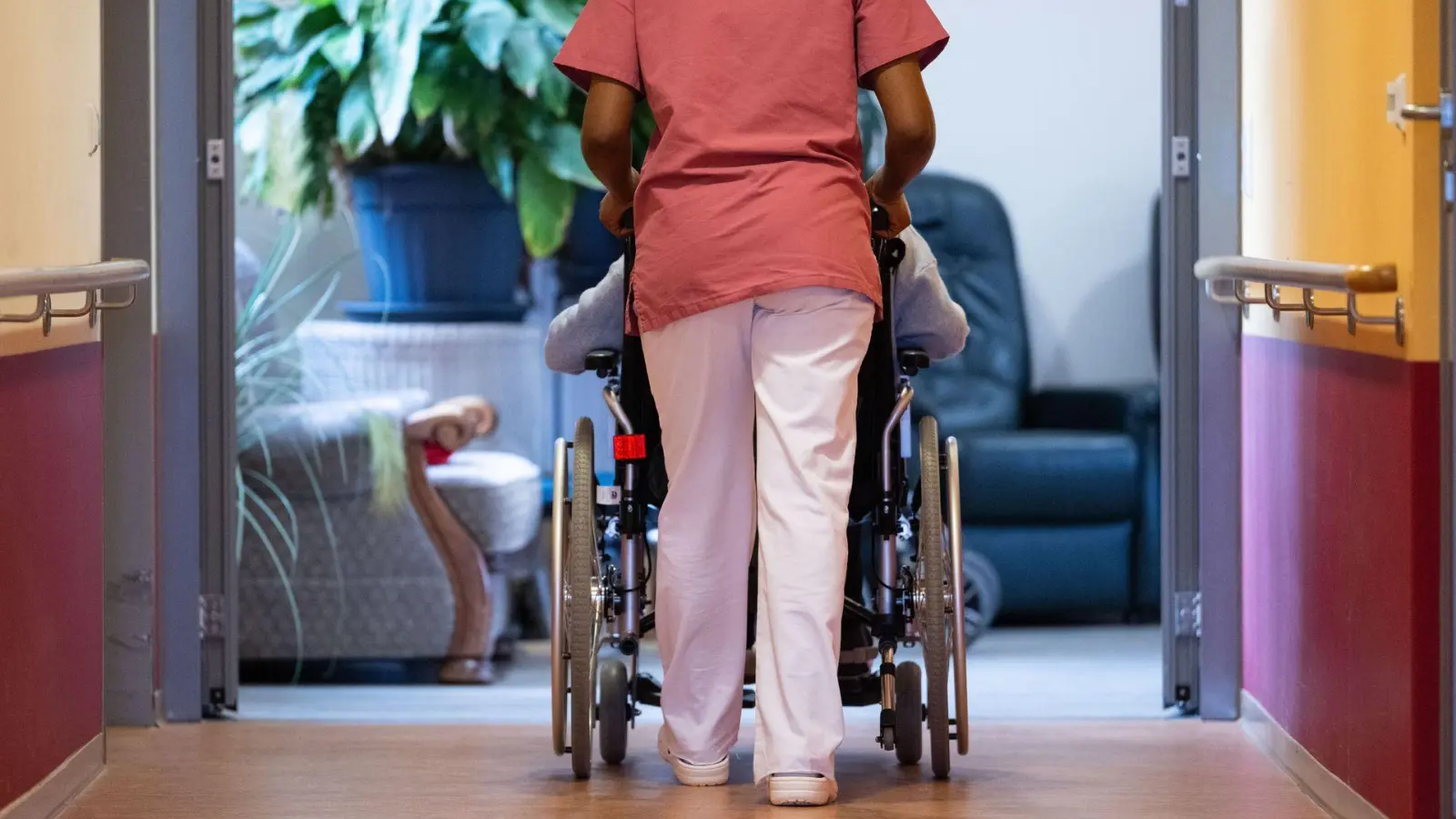 Nicht alle Heime des Betreibers sind betroffen. (Symbolbild) (Foto: Marijan Murat/dpa)