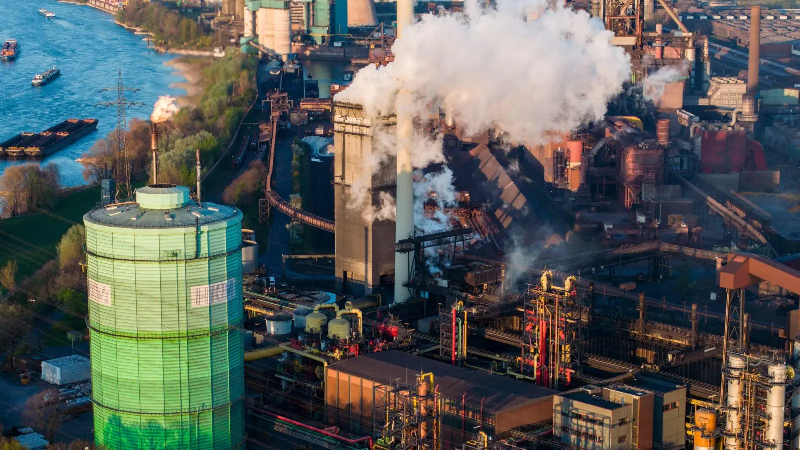 Blick auf das HKM-Werk in Duisburg. (Foto: Christoph Reichwein/dpa)