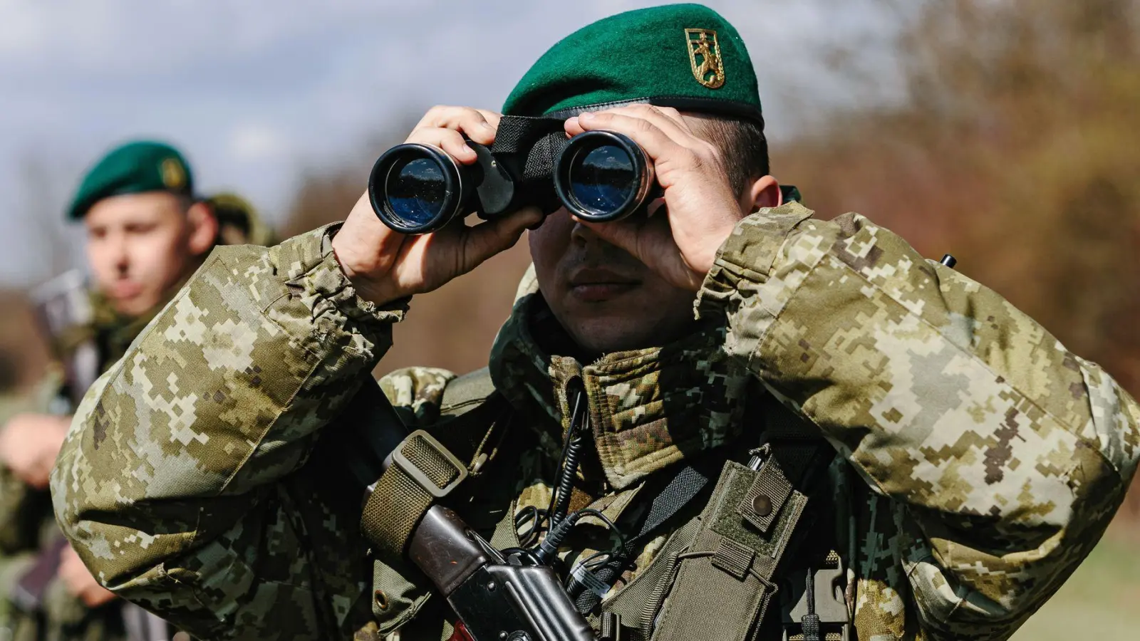 Täglich werden wehrpflichtige Männer an der Flucht aus dem Kriegsland Ukraine gehindert. (Illustration) (Foto: -/Ukrinform/dpa)