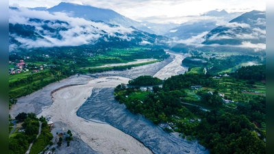 Die Flut hatte enorme Schlammmassen mit sich gebracht.  (Foto: Ambir Tolang/JNA via ZUMA Press Wire/dpa)