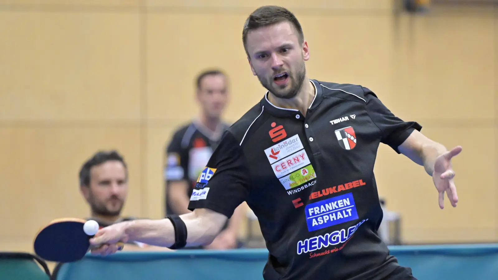Jakub Folwarski (in einem anderen Spiel) lieferte sich ein technisch hochklassiges Duell und wehrte zwei Matchbälle ab. (Foto: Martin Rügner)