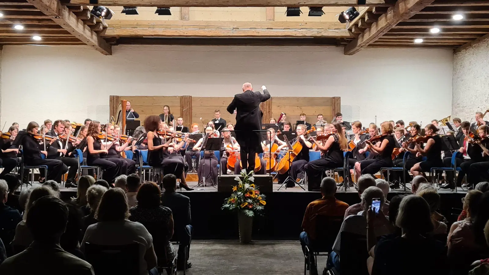 Die Reichsstadthalle fungierte letztmals für längere Zeit als Konzertsaal. Die Aufnahme zeigt das Akademische Orchester Würzburg bei seinem Auftritt. (Foto: Margit Schwandt)