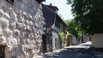 Im Bereich der Freiung wurde die Neustädter Stadtmauer baulich genutzt – zunächst als Scheune, diese wurde später dann zu Wohnzwecken ausgebaut.  (Foto: Dr. Wolfgang Mück)