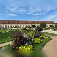 Der markgräfliche Hofgarten eignet sich für entspannte Spaziergänge.  (Foto: Manfred Blendinger)
